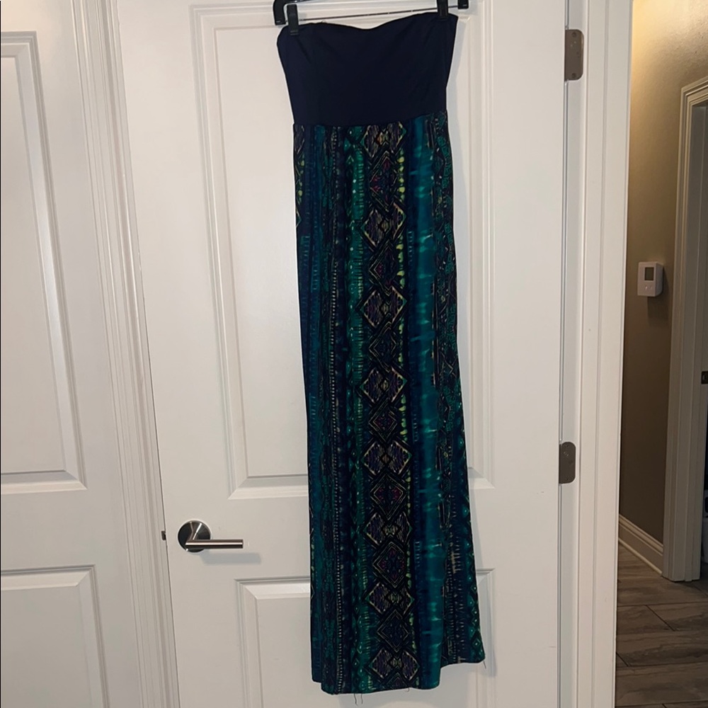 Size M Strapless Maxi Dress with Geometric Pattern